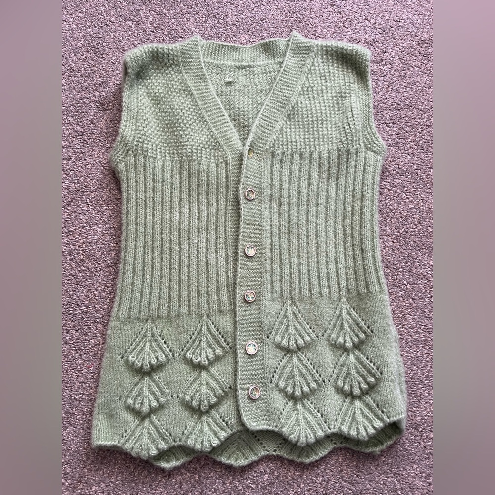 Handmade Green Scalloped Hem Sweater Vest (small)